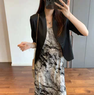 3D立体裁剪 篙级感醋酸垂坠一粒扣中袖小立领西装外套夏女