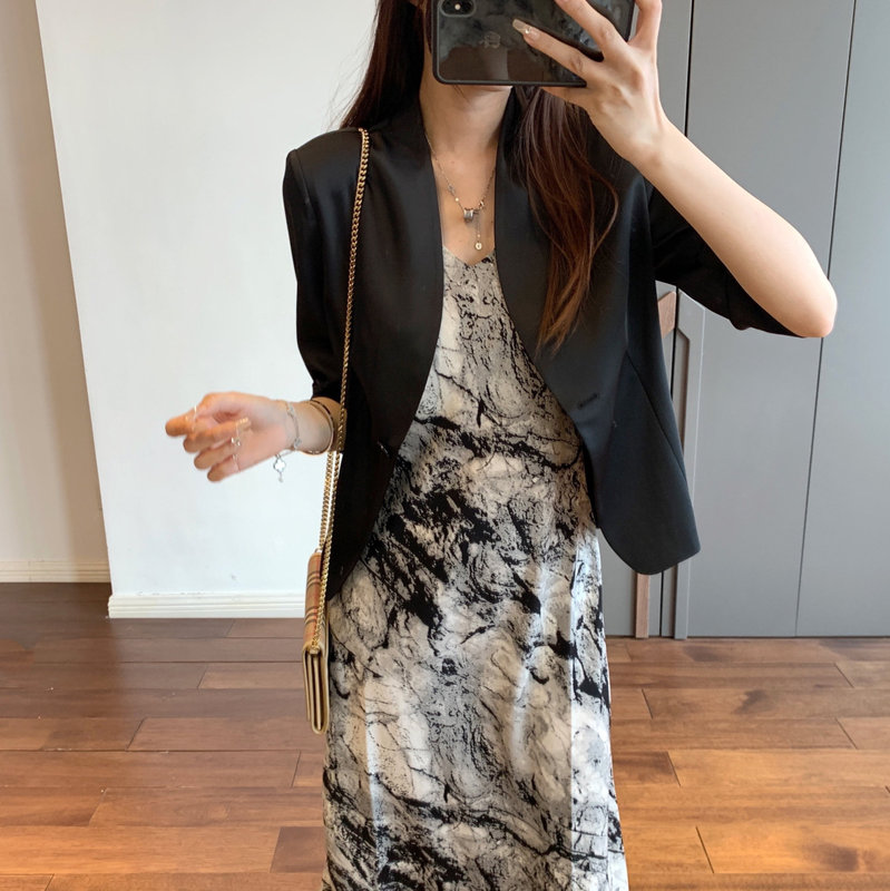 3D Three-Dimensional Tailoring, High-End Acetate Drape, One-Button, Mid-Sleeve, Small Stand Collar Blazer for Women in Summer 3D Three-Dimensional Tailoring, High-End Acetate Drape, One-Button, Mid-Sleeve, Small Stand Collar Blazer for Women in Summer