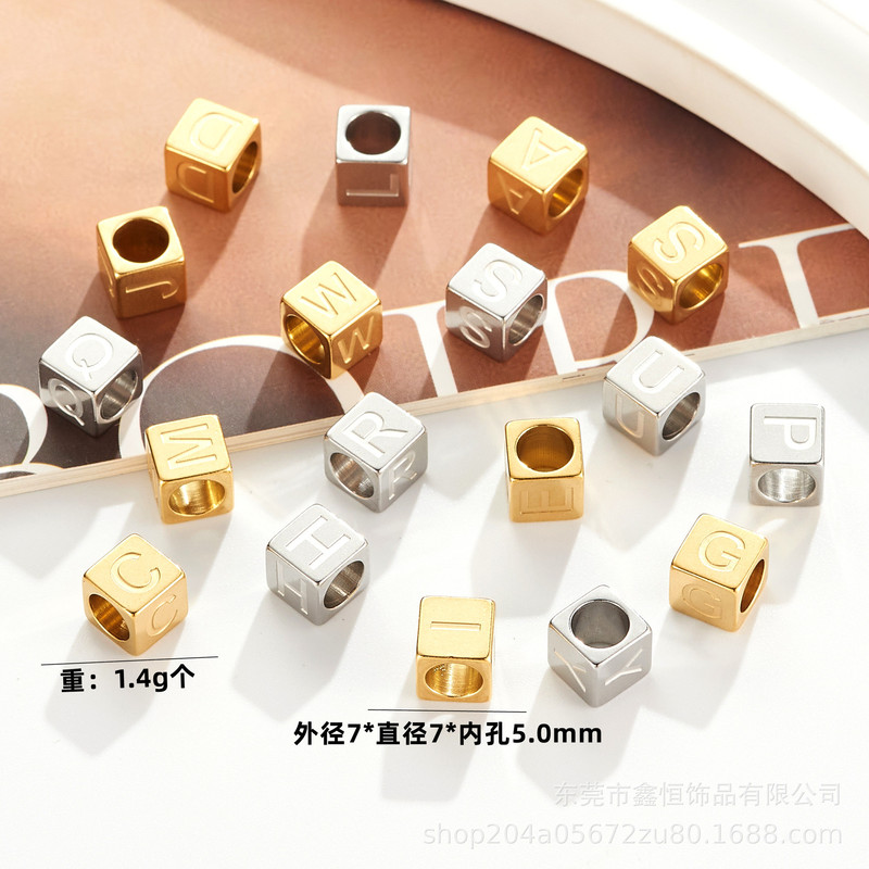 クロスボーダーホット販売正方形 26 英字ステンレス鋼ジュエリービーズ女の子 diy チタン鋼ネックレスペンダント|undefined