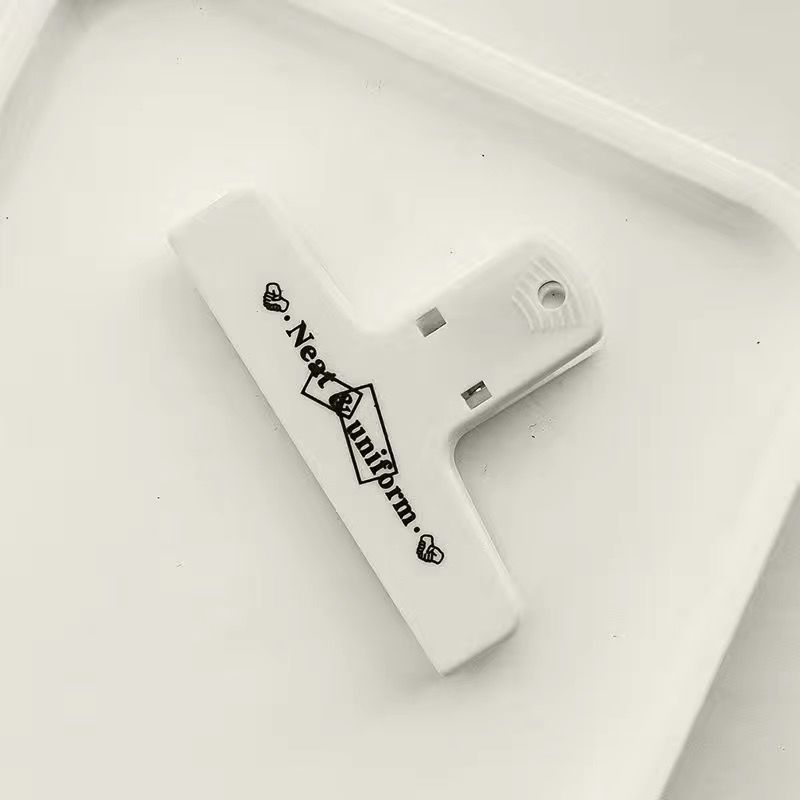 흰색 흡착 클립