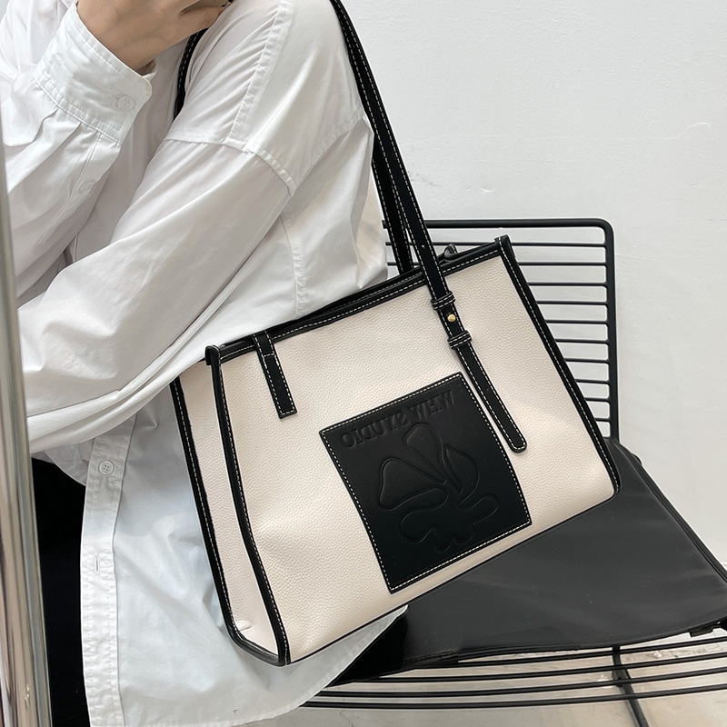 2026 New Model Women's Bags, Genuine Leather Women's Bags, Large Easy-To-Carry Shoulder Bags, Niche High-End Cowhide Women's Bags, Wholesale in Guangzhou