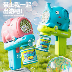 漫画のカピバラの泡のマシンのおもちゃは泡の銃を吹いて電動の子供のおもちゃの泡のマシンのおもちゃを持ちます。