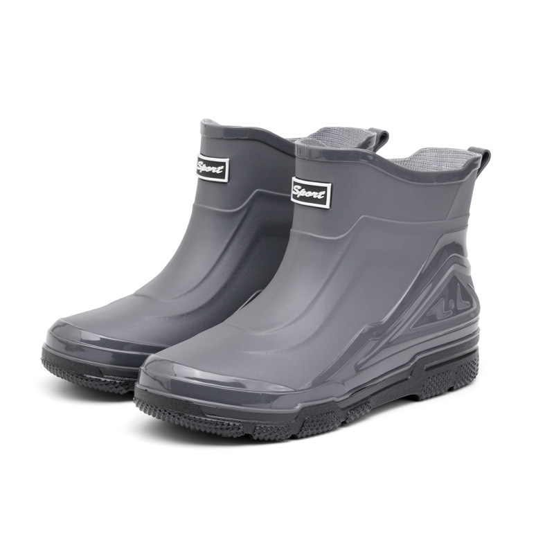 Botas de lluvia de media pantorrilla para hombres zapatos de agua de baja pantorrilla de moda antideslizante impermeable corto de suela gruesa PVC resistente al desgaste en stock al por mayor