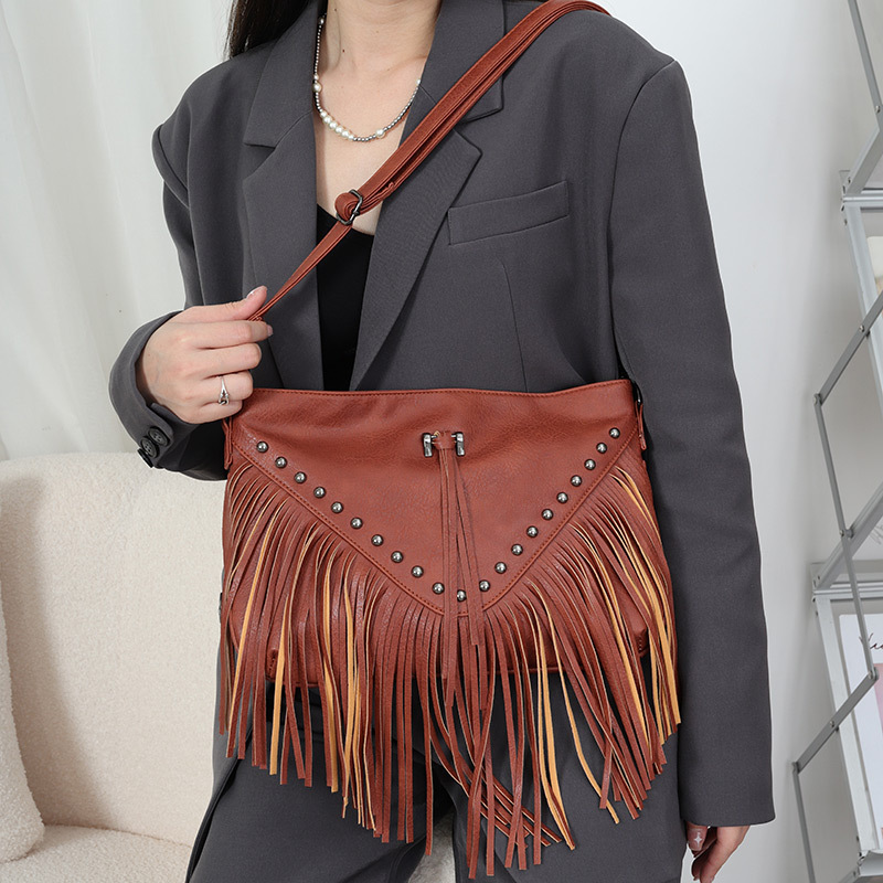 Personalized Fashion Rivet Soft Leather Trendy Casual Rivet Tassel Bag Single Shoulder Crossbody Bag Women's Bag Big Bag_voghion.com