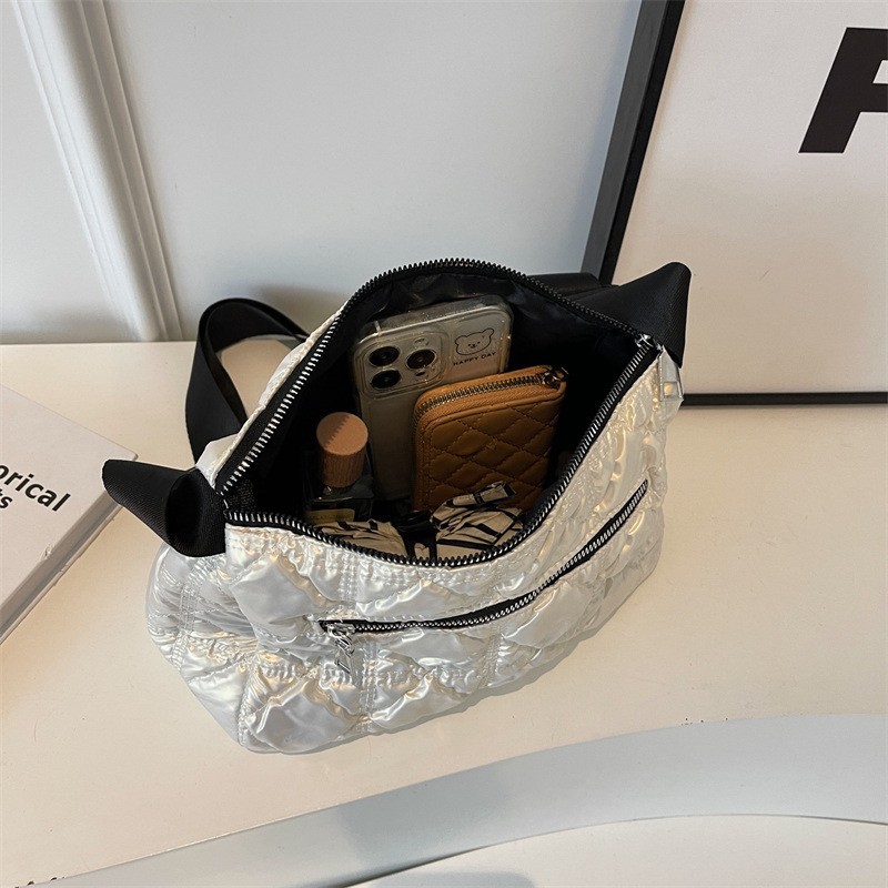 Bolsa de mujer primavera Internet celebridad Nuevo estilo coreano casual bolsa de hombro acolchada de algodón de moda todo partido de gran capacidad bolsa de mensajero al por mayor