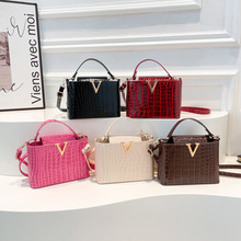 ʯ�^�y�����p�ݕr��2025�¿�μ�͹ł���б�泱��ŮʿˮͰС����