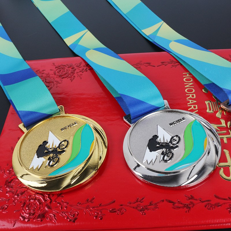 Medalla de aleación de zinc listado de producción montar oro y plata medalla de bronce competencia deportiva Medalla de Honor de producción de medalla conmemorativa