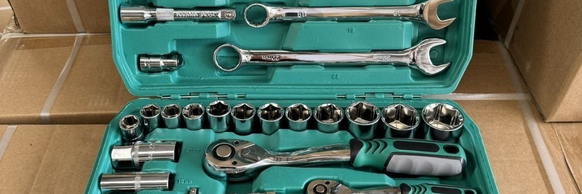 121-Piece Auto Repair Tool Set, Car Maintenance Repair Kit, Socket Set, Wrench Combination, Car Repair Wholesale