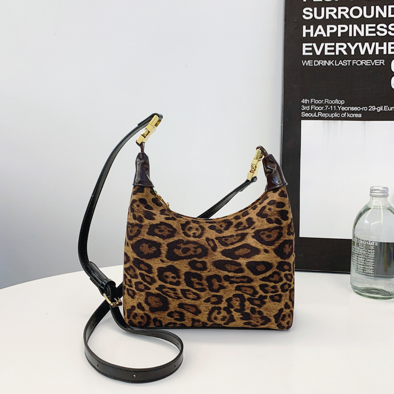 Otoño y invierno de moda nicho leopardo bolso para mujeres 2024 nuevo popular bolso de hombro amplio bolso de brazo