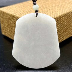 ミャンマーの天然商品の翡翠の無事なブランドの無事なペンダントの男女の金型の氷のモチモチの種のネックレスは宝石の玉の証明書を送ります。