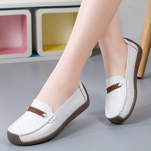 2024 Spring and Autumn New Genuine Leather Middle-aged and Elderly Mom Shoes Women's Single Shoes Peas Shoes Genuine Leather Soft Sole Wedge Nurse Shoes