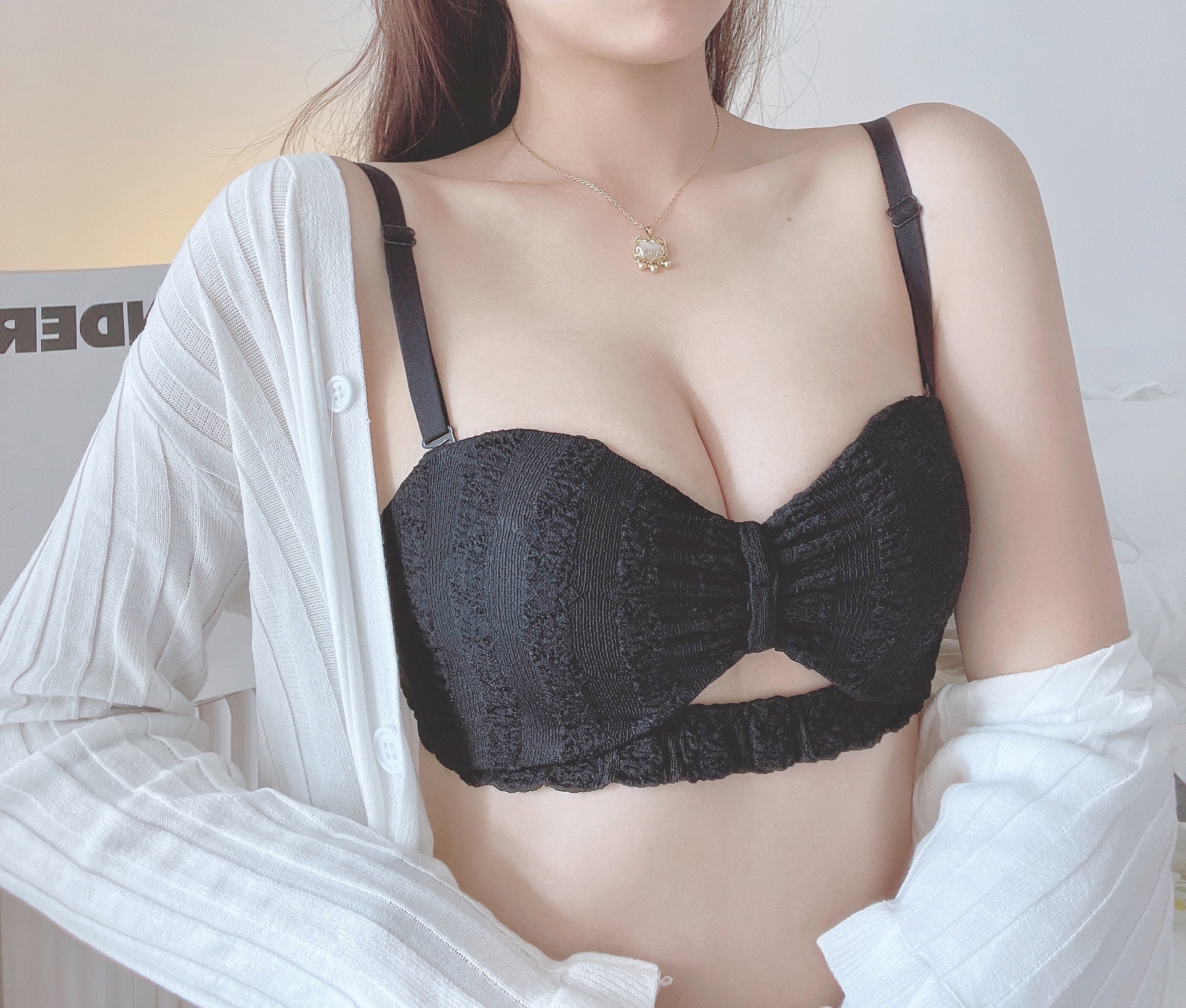 검정색(속옷 제외)