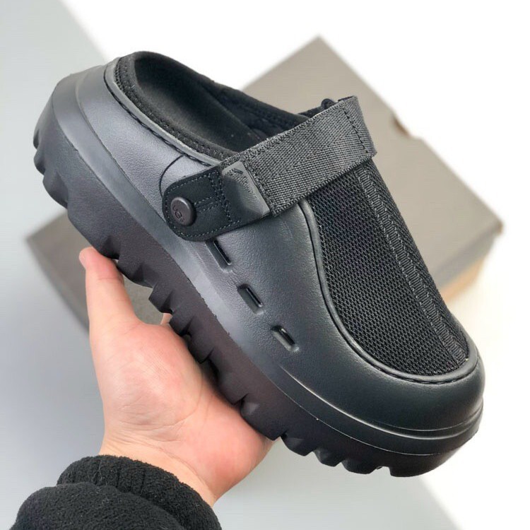 Beach Shoes for Men and Women, Fashionable and Versatile Closed-Toe Sandals, Slip-On Slippers, Casual and Comfortable Slip-Ons Beach Shoes for Men and Women, Fashionable and Versatile Closed-Toe Sandals, Slip-On Slippers, Casual and Comfortable Slip-Ons