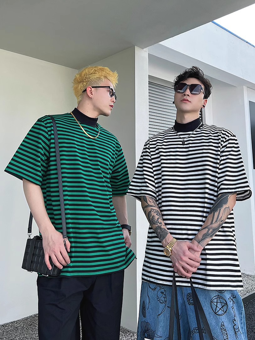 인터넷 연예인 작은 터틀넥 스트라이프 반팔 티셔츠 남성용 시티보이 잘 생긴 루즈한 기질 디자인 대비 컬러 티셔츠 탑