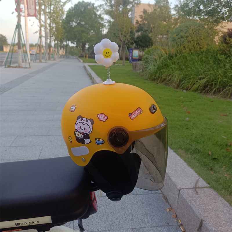 New national standard 3C years old children 1-5 years old electric car motorcycle four seasons universal ear protection adjustable helmet half helmet