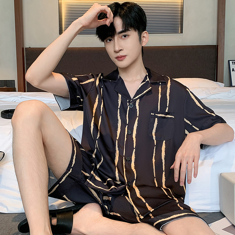 Pijamas de verano para hombre, de seda helada, talla grande, corte holgado, nuevo estilo 2026, conjunto de manga corta y pantalón corto, versión delgada.