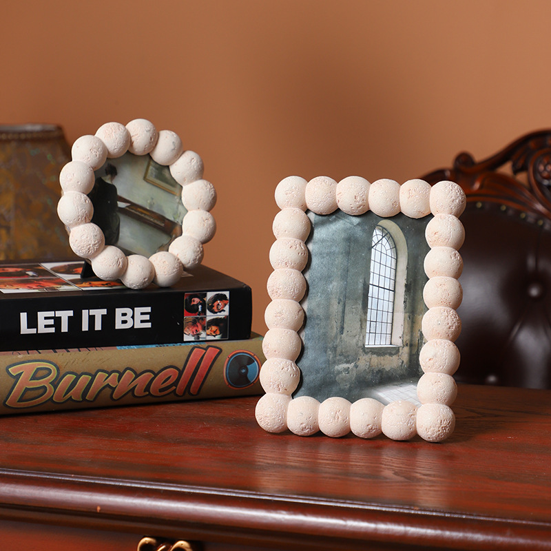 Customized Retro Photo Frames, European-Style Shooting Props, Decorative Ornaments, Nostalgic Desktop Wedding Photo Frames, Display Stands