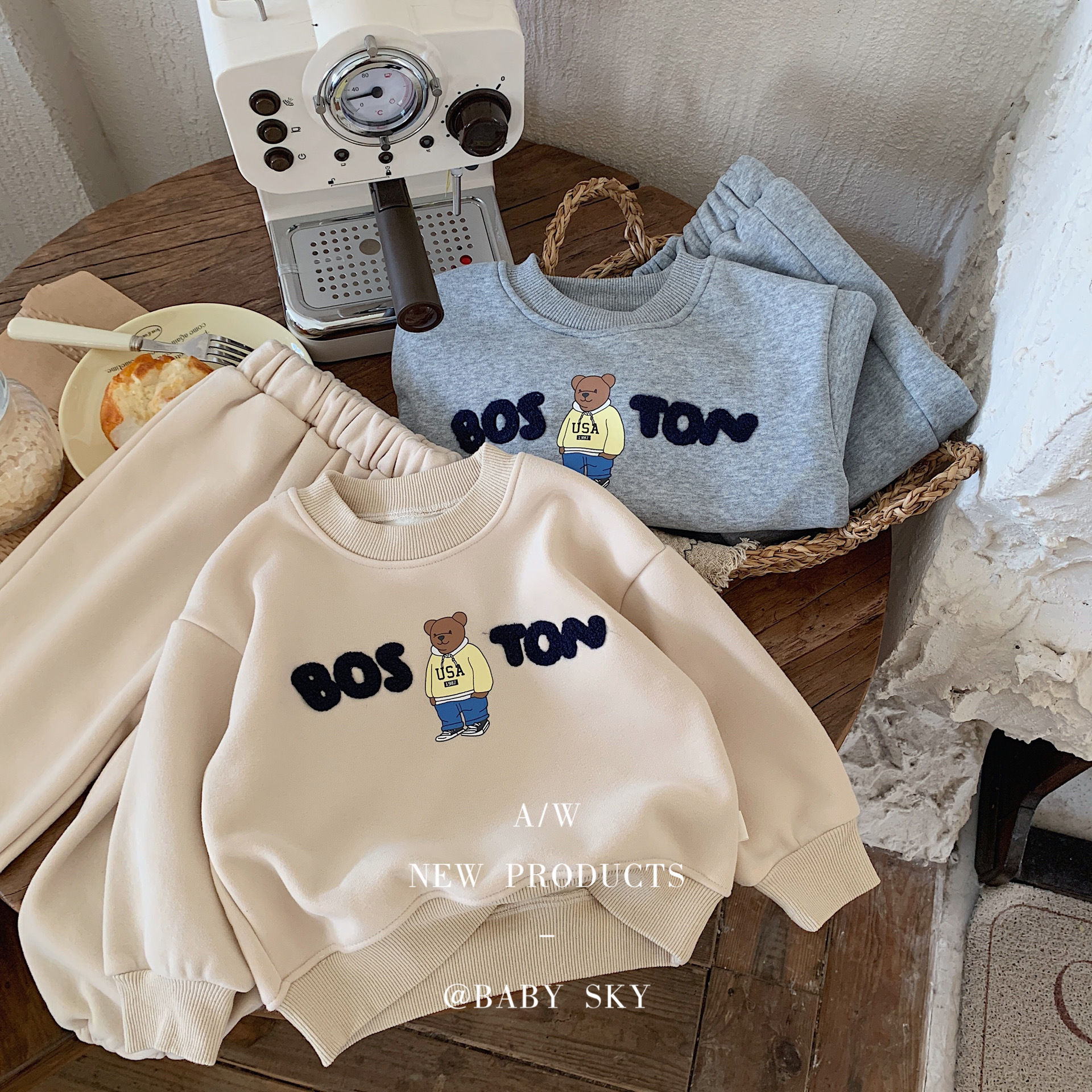 Conjunto de dos piezas de suéter de peluche con osito bordado con toalla para niños de Bangcheng, edición de invierno de 2023, de Corea_voghion.com
