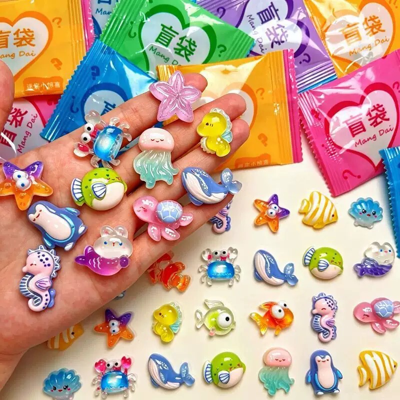 Glow-in-the-dark marine creature blind bags, cute little figurines, rewards for elementary school students, children's toys, surprise unboxing fun Glow-in-the-dark marine creature blind bags, cute little figurines, rewards for elementary school students, children's toys, surprise unboxing fun