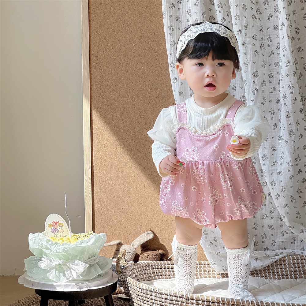 25 primavera nuevo estilo pequeño floral traje de dos piezas bebé dulce traje de escalada de encaje femenino bebé princesa traje de pedo
