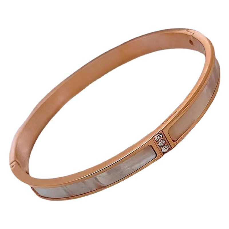 Pulsera de hebilla madre de concha de tres diamantes de acero de titanio transfronterizo moda femenina 18k oro real galvanoplastia de acero inoxidable pulsera explosiva