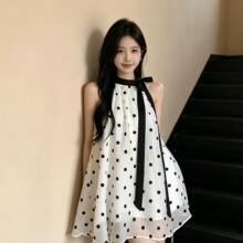 小个子波点洋气连衣裙夏季2026新款宽松挂脖A字裙短裙女装chic潮