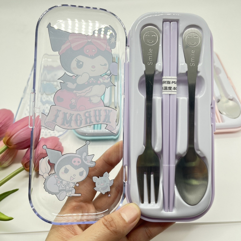Caja de dibujos animados cubiertos de tres piezas set de alto valor visual para estudiantes de la escuela primaria Kulomi cucharas portátiles de acero inoxidable tenedores palillos