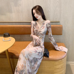 新中式复古印花连衣裙女2025秋新款修身包臀裙气质喇叭袖A字长裙
