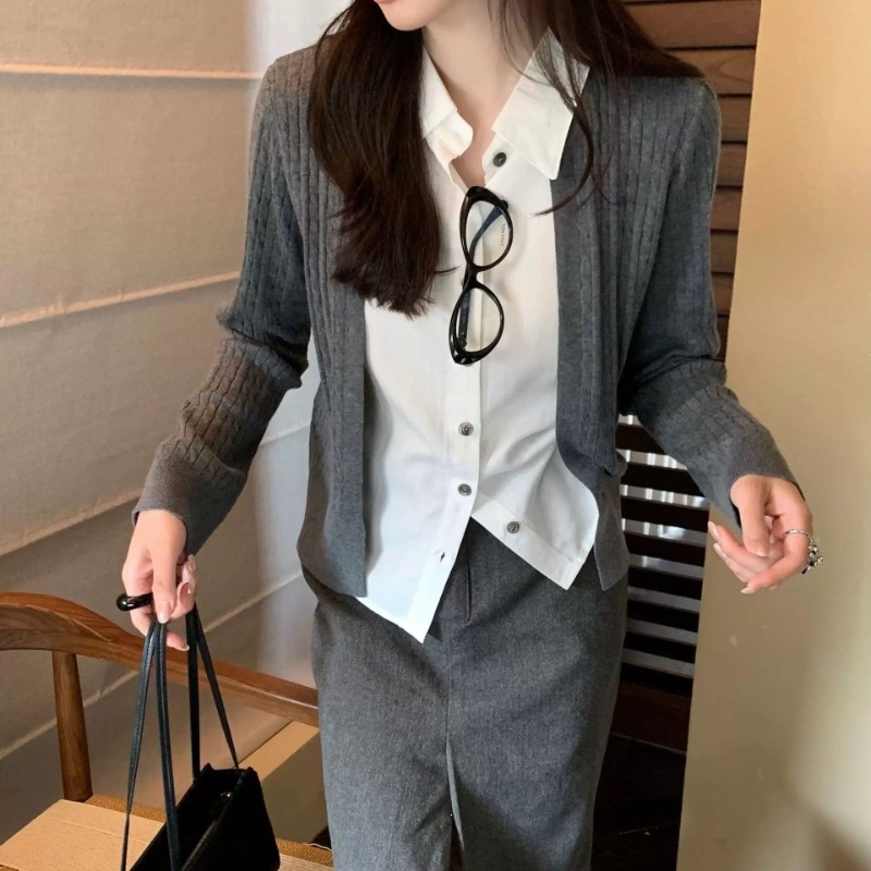 韩系拼接衬衫假两件毛衣女2026秋季新款宽松百搭氛围感开衫上衣