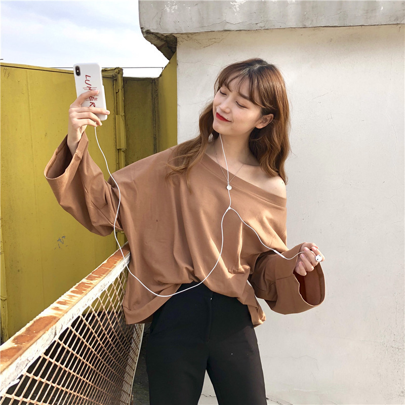 Een los T-shirt met lange mouwen, nieuwe Koreaanse brede truffelschoudertop, casual onderkant trui voor dameshoodies_voghion.com