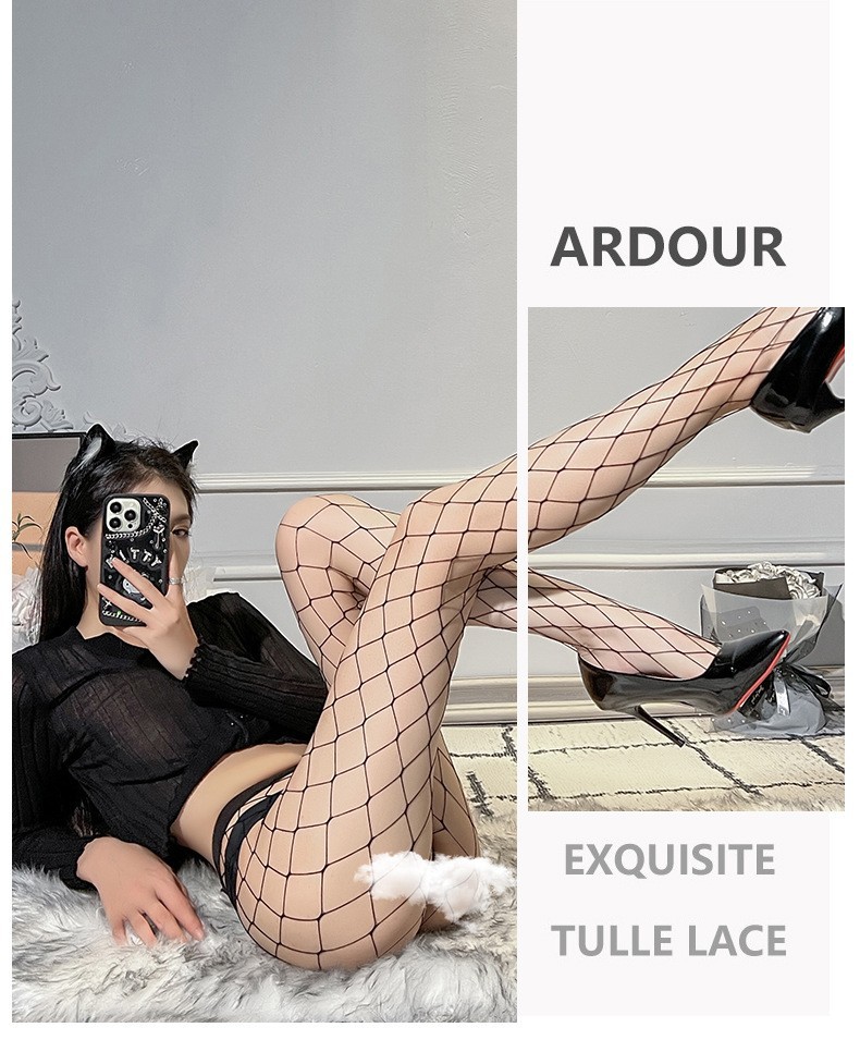 Women’s Fishnet Open-Crotch Pantyhose in White Large Mesh, One Size — detail image 3