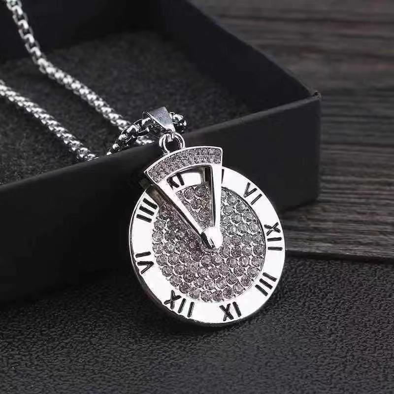 Titanium Steel Fortune-Turning Necklace for Men and Women, Hip-Hop Style, Personalized Rotating Disc Sweater Chain, Non-Fading Jewelry, Fortune Pendant