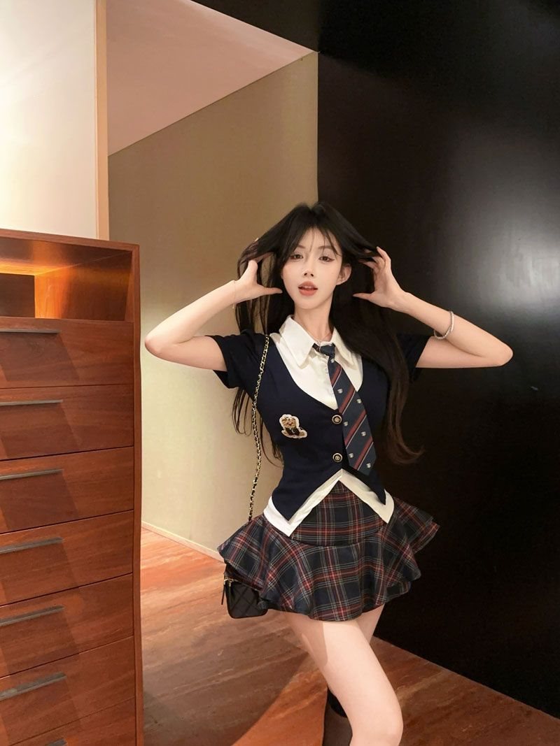 Sweet and spicy JK uniform style summer two-piece slim-fit short-sleeved top and high-waisted skirt three-piece set