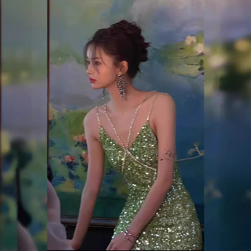 Yang Xiaojuan Green Sequined Sparkling Dress Skirt Mermaid Backless Slit Sexy Suspender Dress French High-End Yang Xiaojuan Green Sequined Sparkling Dress Skirt Mermaid Backless Slit Sexy Suspender Dress French High-End