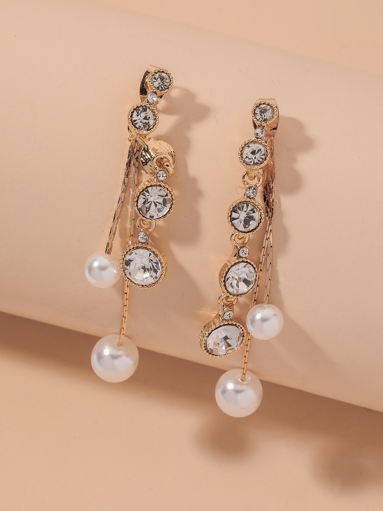 Retro Rhinestone Pearl Tassel Earrings display picture 3