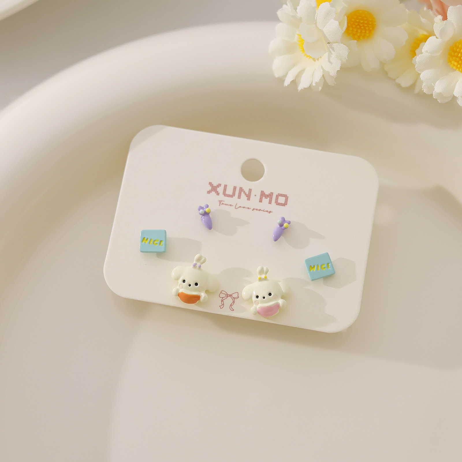 Juego de pendientes de aguja plateados, sencillos y compactos para mujer, pendientes geométricos en forma de corazón, bonitos, dulces y versátiles, venta al por mayor para puestos de mercado