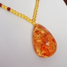 仿花珀水滴吊坠蜜蜡无事牌毛衣链赠品仿血蜜彩色男女直播项链礼物