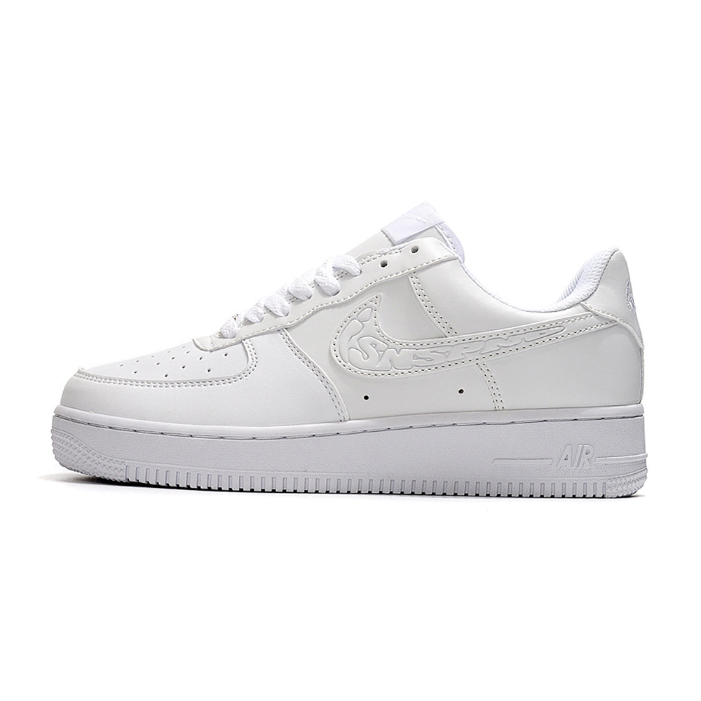 공군은 모두 흰색입니다.