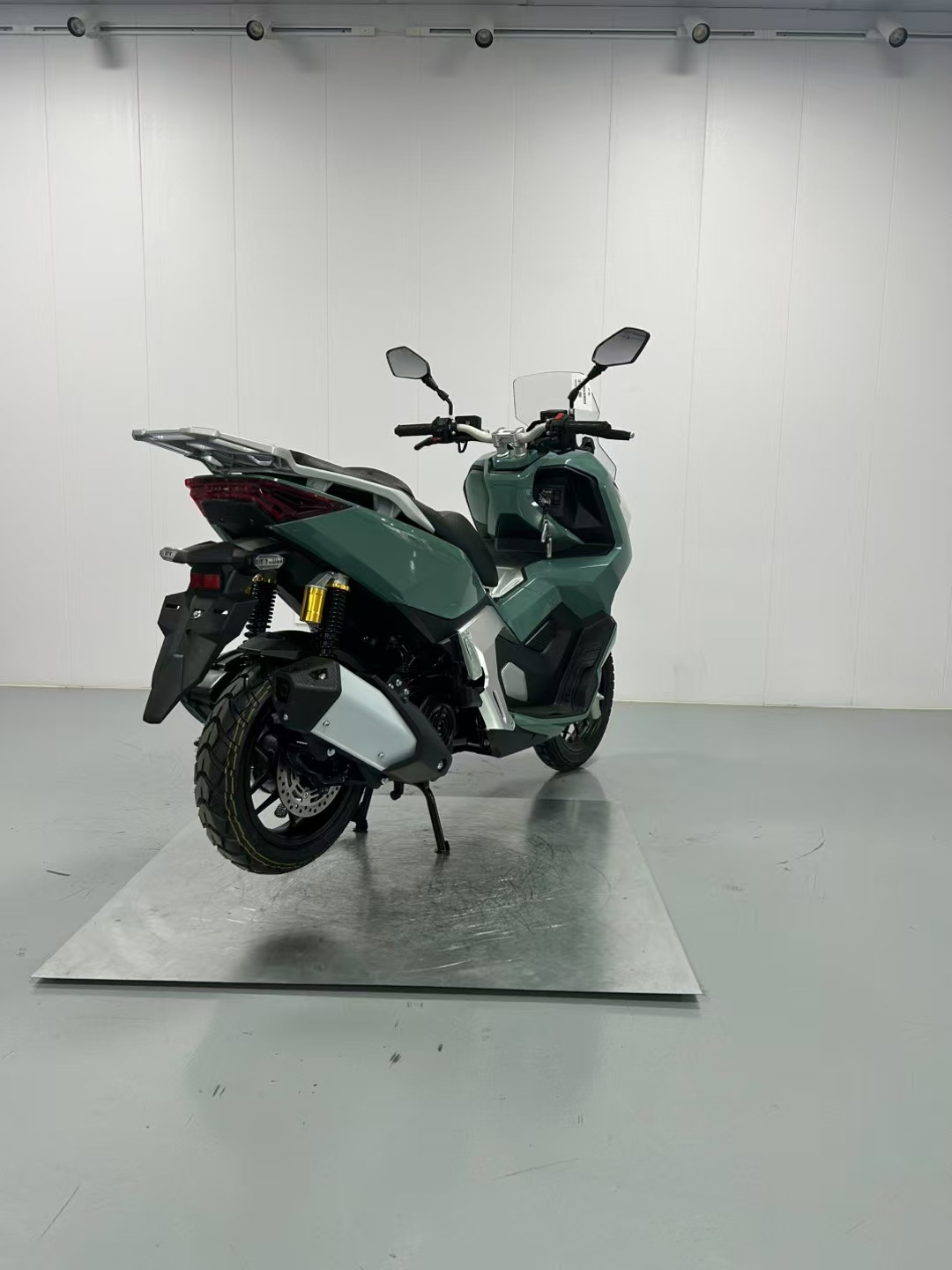 The Source Factory Specializes in Supplying Fuel-Efficient Scooters and Motorcycles to Amazon, Offering Two-Wheeled Motorcycles with Strong Power