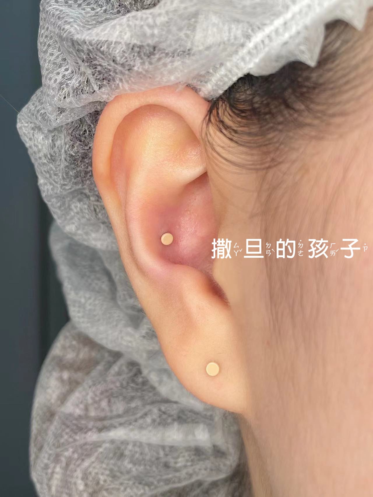 Silver pointed spike labret stud material detail