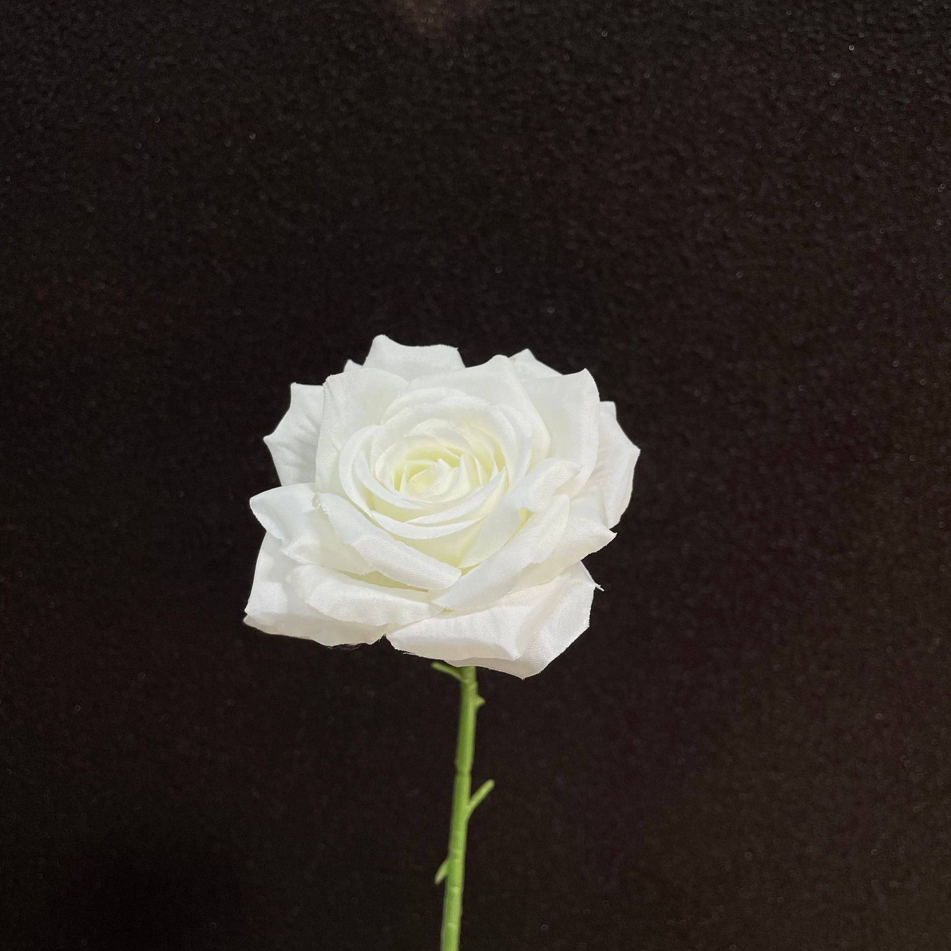 Flores falsas blancas Flores artificiales Flores para bodas Auditorio de bodas Decoración del hotel Techo artificial Flores artificiales Flores falsas