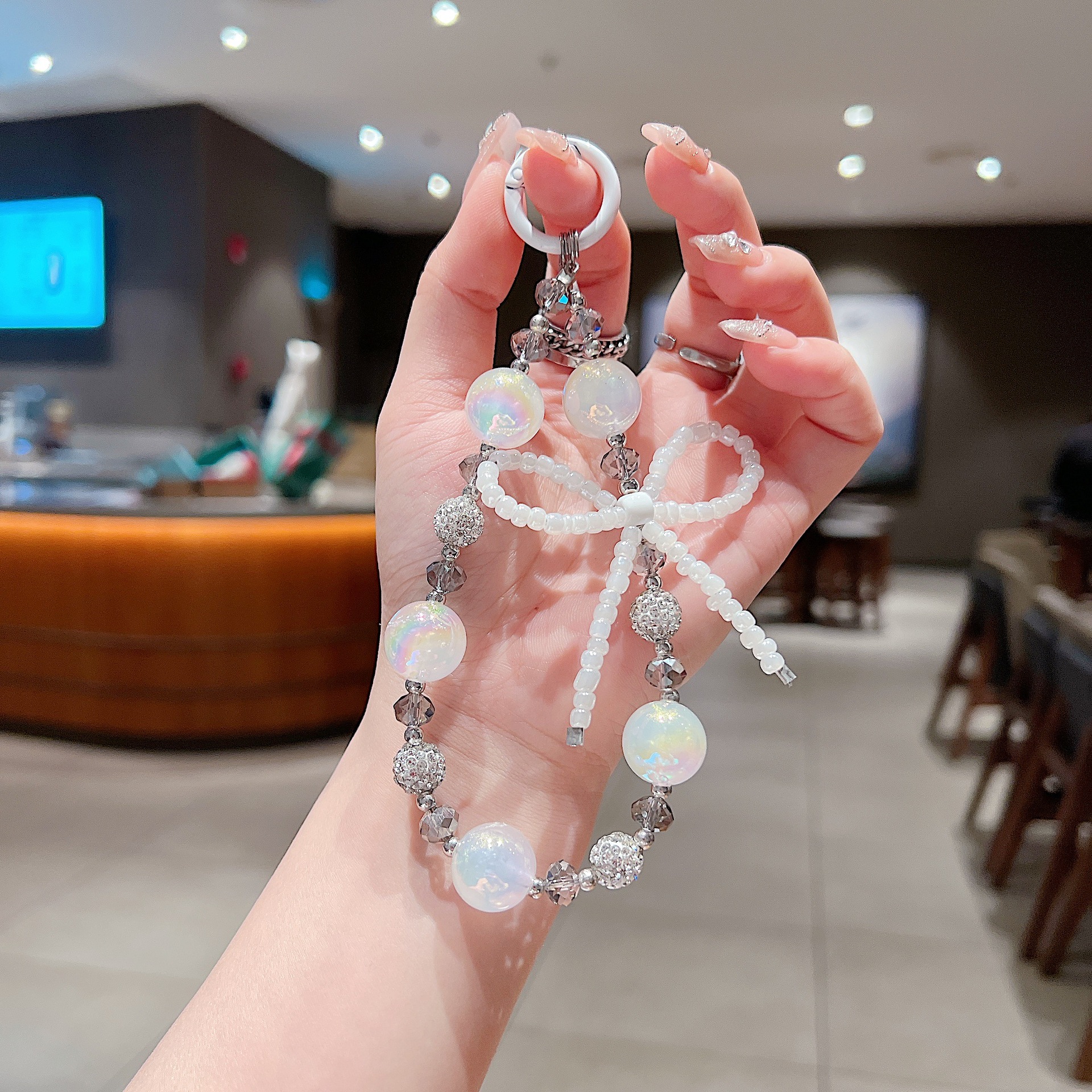 Verano creativo diamantes de imitación cristal con cuentas bowknot funda para teléfono móvil cordón cadena corta moda todo fósforo bolso colgante