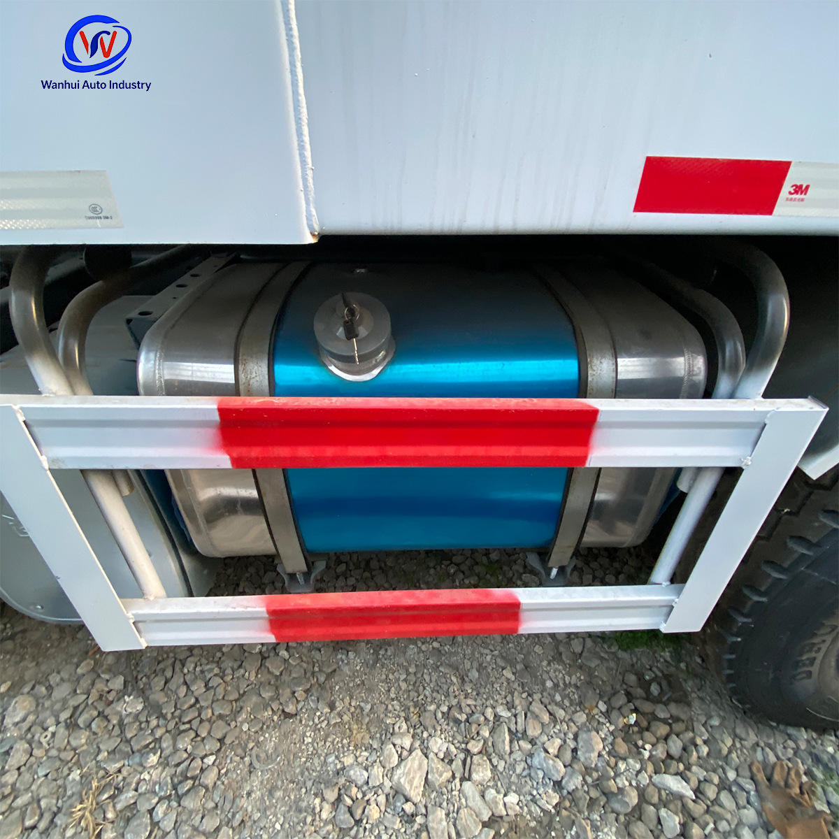 Cross-border Sinotruk Howo 6×4 Dump Truck, 380 horsepower, Euro II, rear eight-wheel engineering dump truck, 90% new