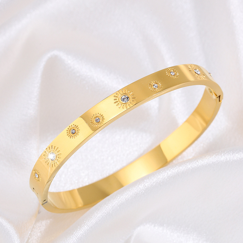Brazalete de acero de titanio rune sol de Europa y América con diamantes ligeros de lujo nicho brazalete de oro de mujeres de apertura transfronteriza brazalete de alto nivel image 2