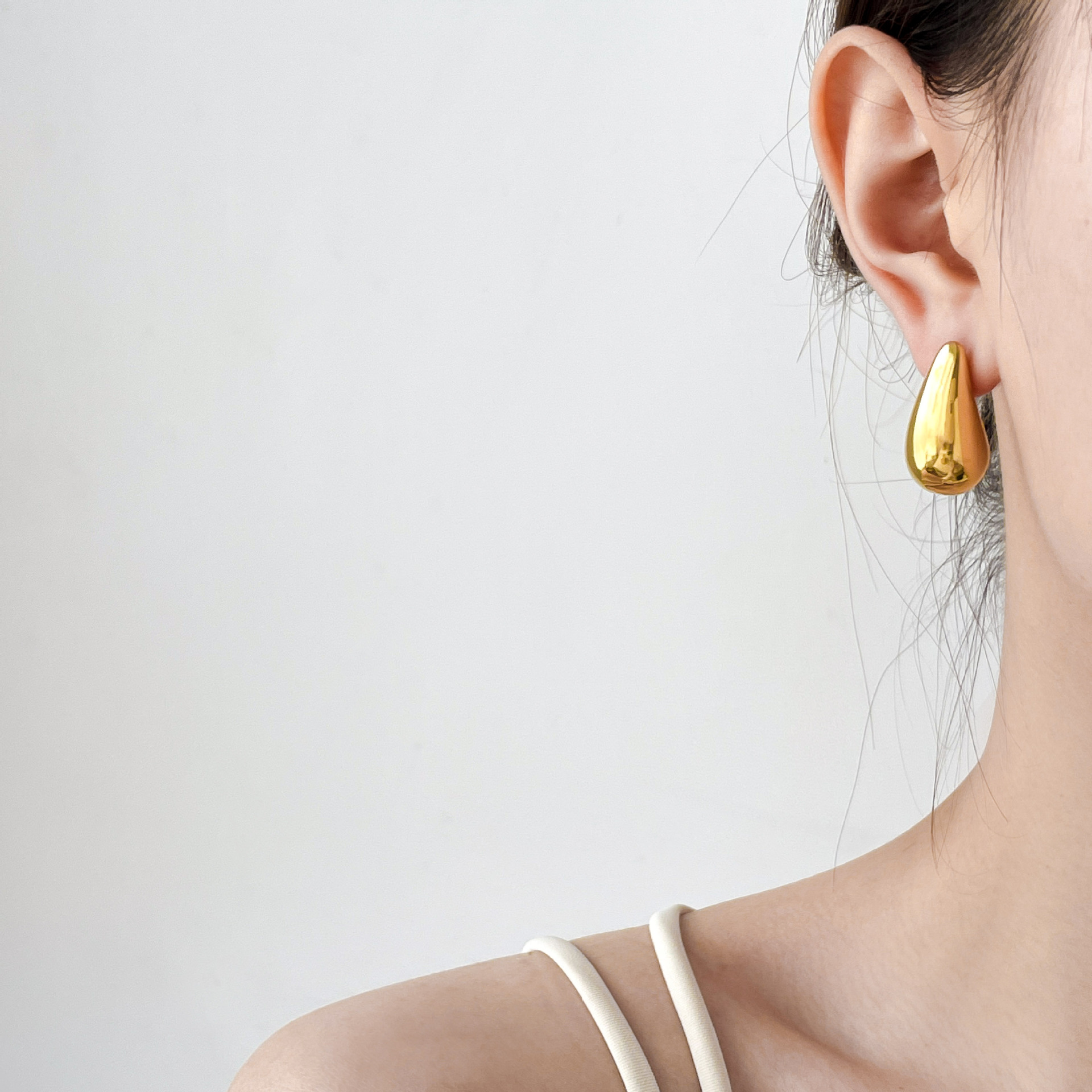Daily Occasion Simple Style C Shape Oval Water Droplets Titanium Steel Plating Ear Studs 1 Pair