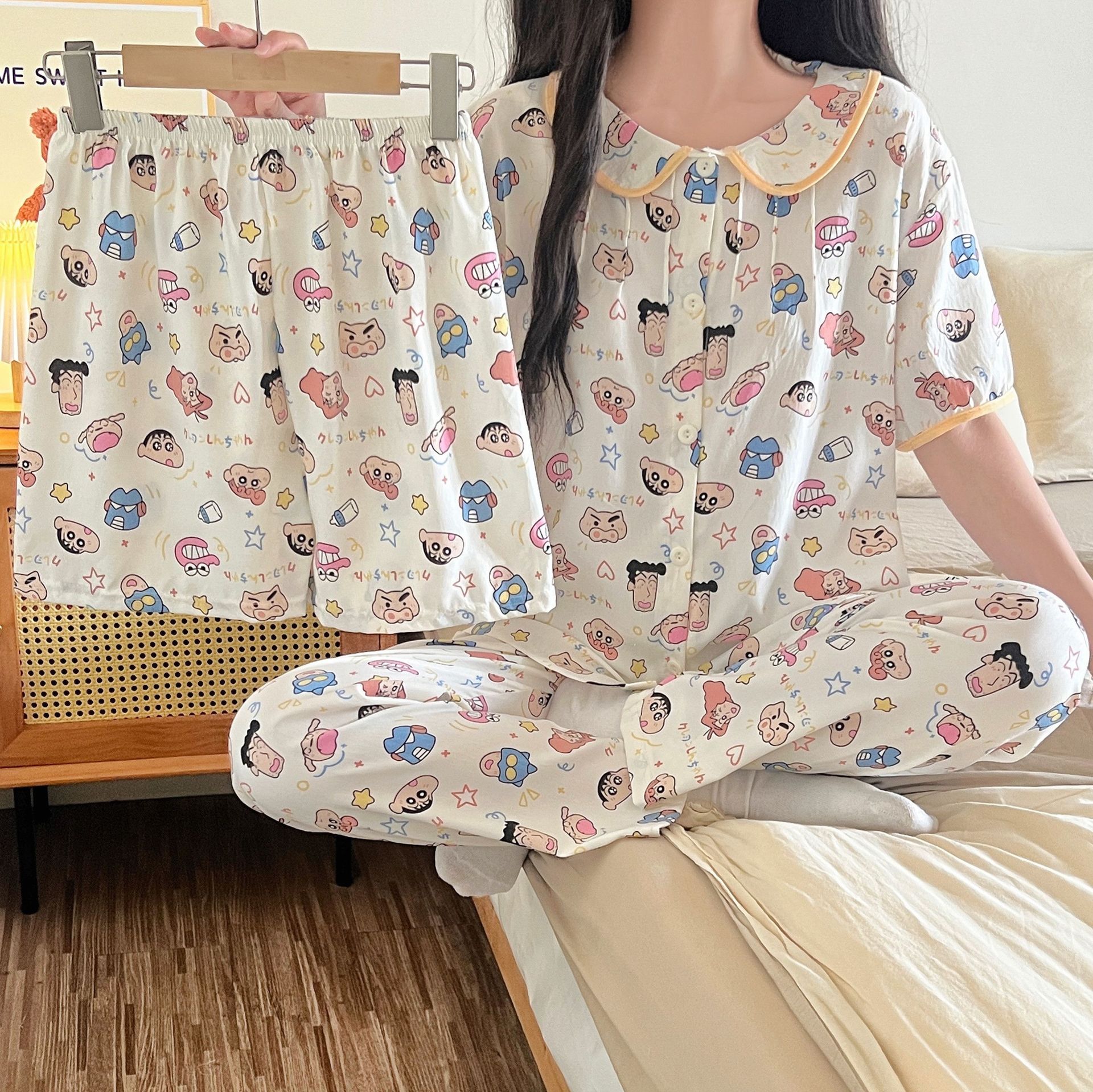 Lindo Crayon Xiaoxin Yunduo Pijamas de algodón Cárdigan de verano de tres piezas para mujer Traje de servicio a domicilio de dibujos animados Comercio exterior al por mayor