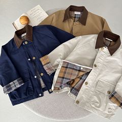 子供の長袖の上着2025春のタイプの男の子のジャケットの女の子の突撃服のカーディガンの冬のタイプの子供服の現物の新商品