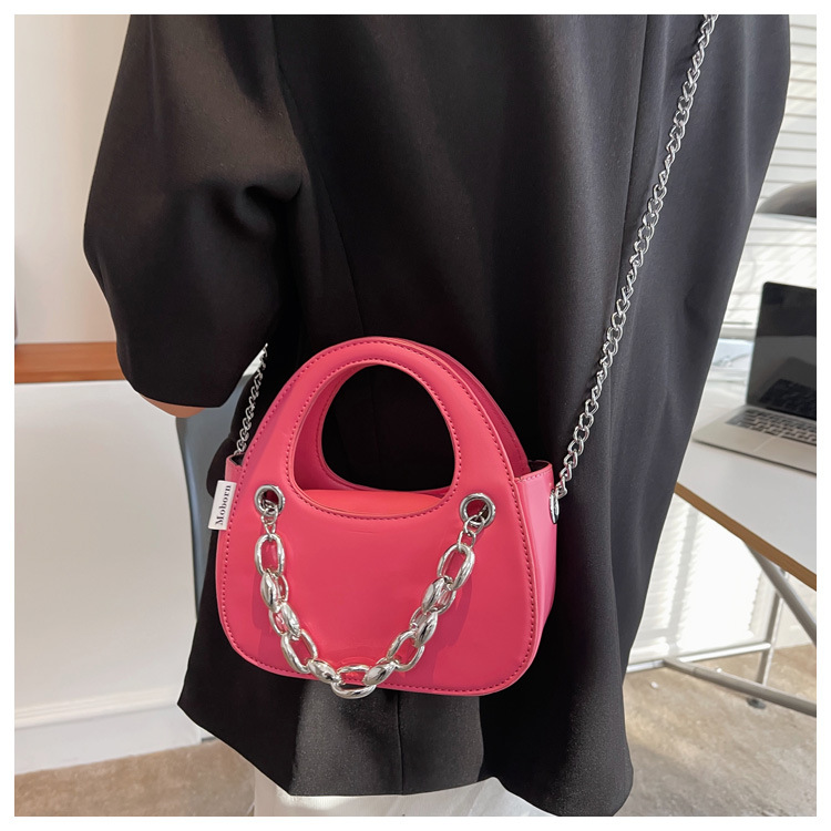 Fashion Solid Color Metai Chain Small Shoulder Messenger Bag 20*12*8cm display picture 3