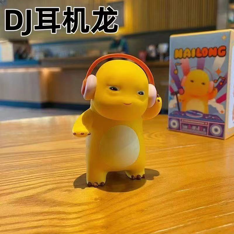 公仔奶龙摆烂日常系列盲盒桌面摆件公仔玩偶潮玩手办装饰车载摆饰|undefined