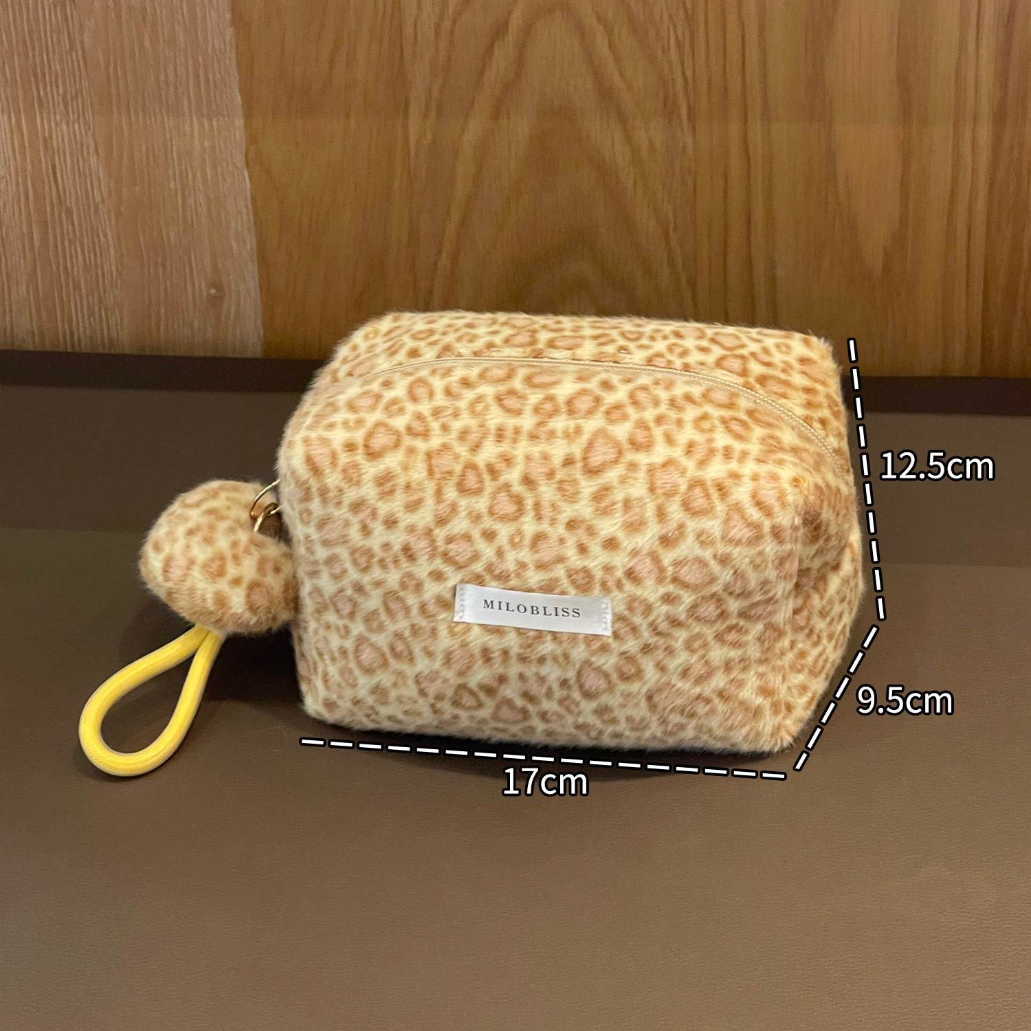 Nueva bolsa de maquillaje impresa de leopardo de peluche de pelo de conejo multifuncional portátil otoño y invierno para salir bolsa de almacenamiento de lavado de gran capacidad
